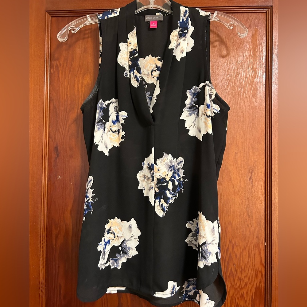 Vince Camuto blouse. XS